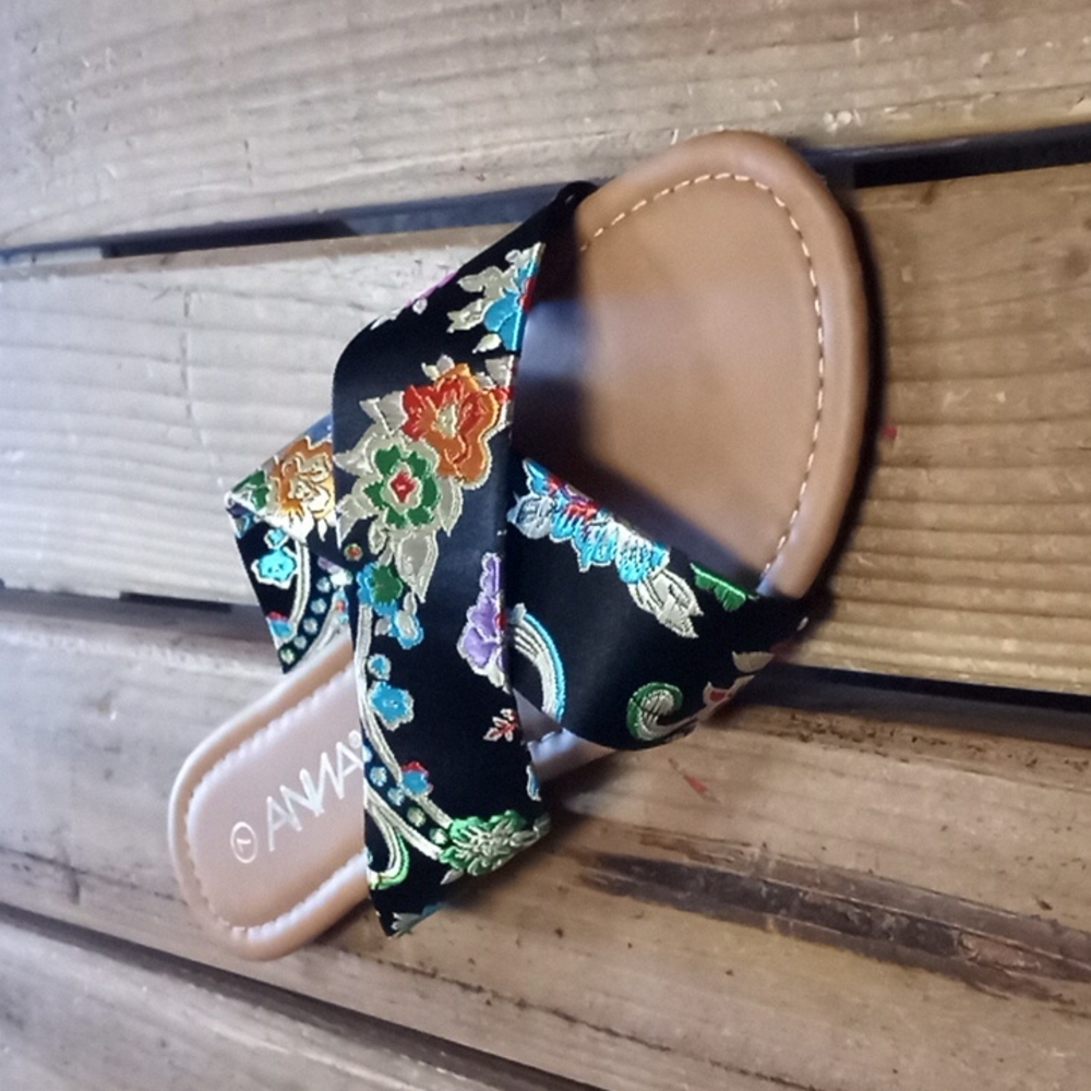 SANDALS WOMEN’S